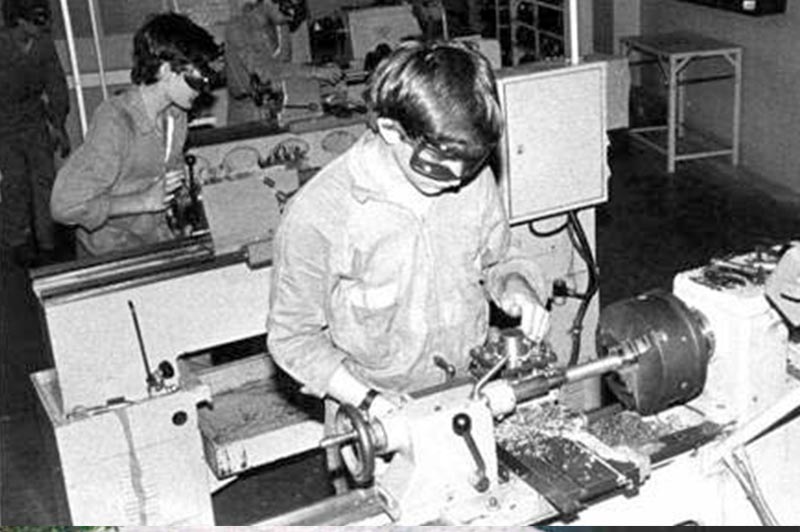 Alumno en Taller de Tornería (1964)